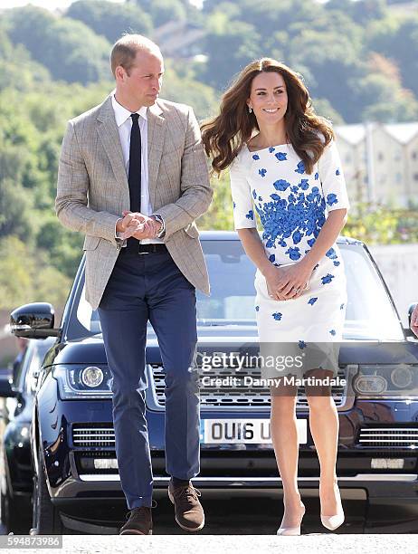 Catherine, Duchess of Cambridge and Prince William, Duke of Cambridge visits Youthscape on August 24, 2016 in Luton, England.