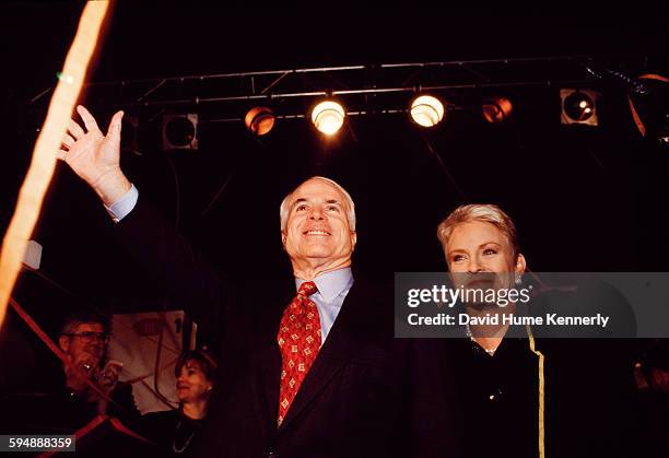 Senator John McCain on the campaign trail with wife Cindy, January 7, 2000 in Columbia, South Carolina.