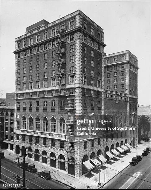 Photograph of the Jonathan Club, 6th Street and Figueroa Street, Los Angeles, 30 October 1930 , Streetscape, Los Angeles, California, circa 1930.