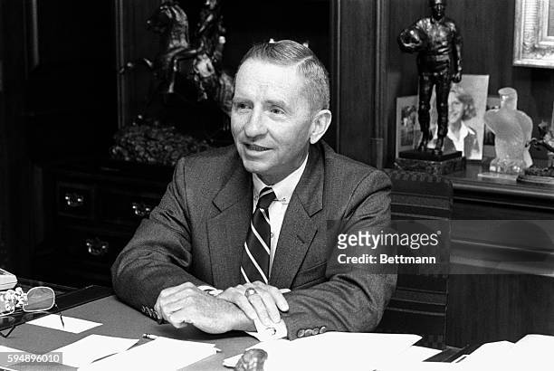 Billionaire H. Ross Perot sits at his desk at Electronic Data Systems, Inc., the company he founded. Dallas, Texas, August 18, 1985.