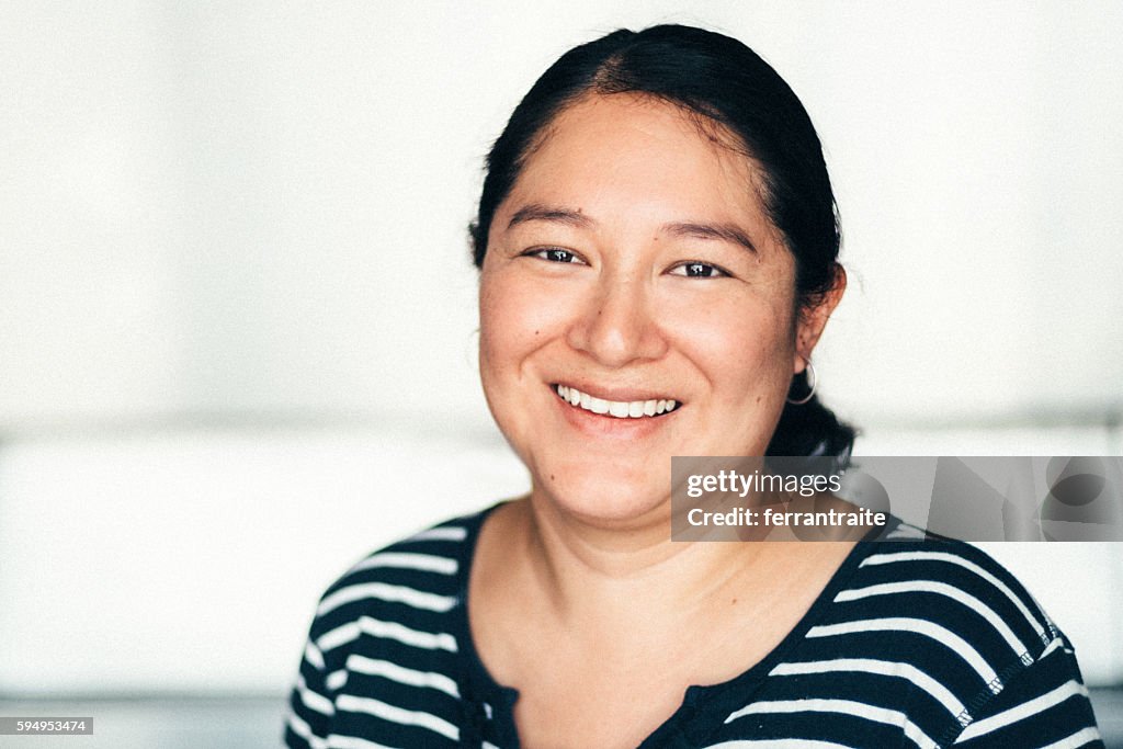 Retrato de mujer adulta media mexicana