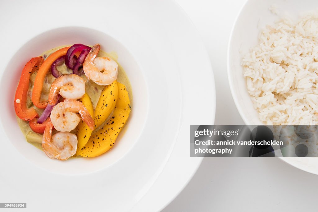 Grilled prawns with mango and curry. Basmati rice.
