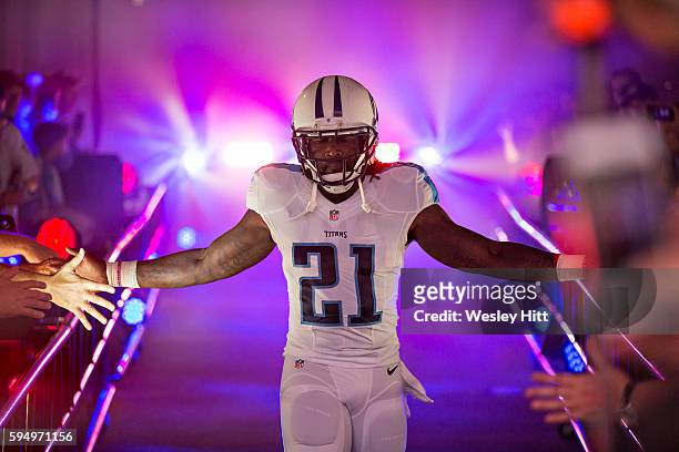 Da'Norris Searcy of the Tennessee Titans comes down the tunnel before a preseason game against the Carolina Panthers at Nissan Stadium on August 20,...