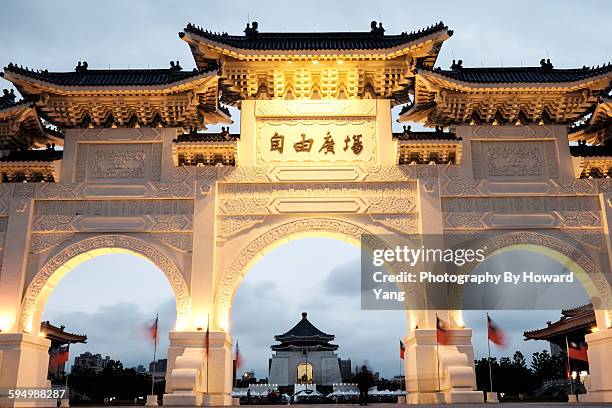 chiang kai-shek memorial hall - chiang kaishek gedenkhalle stock-fotos und bilder