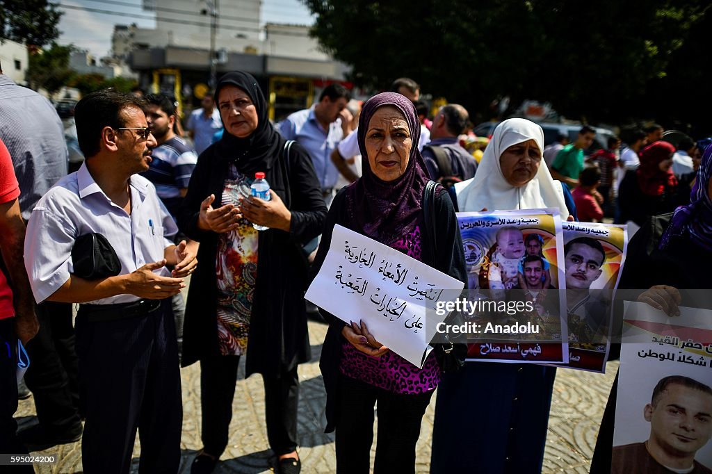 Palestinian prisoner ends his hunger strike