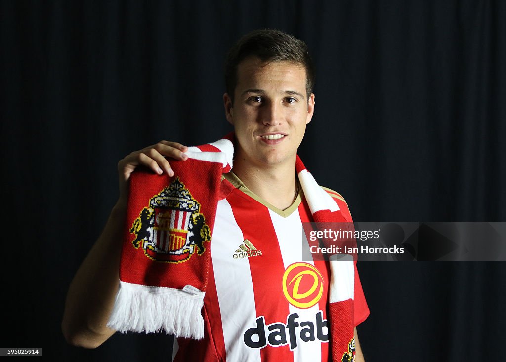 Sunderland Unveil New Signing Javier Manquillo