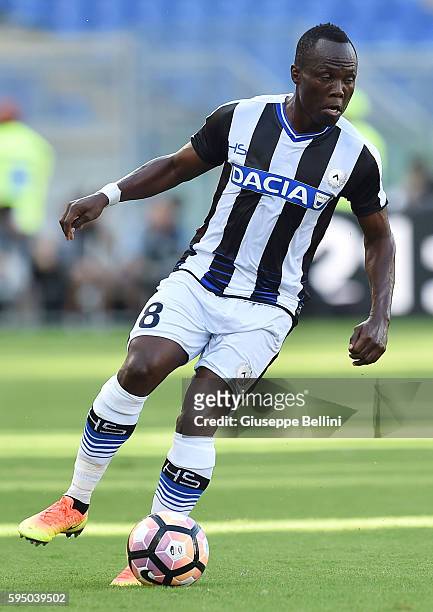 Emmanuel Badu of Udinese Calcio in action during the Serie A match between AS Roma and Udinese Calcio at Olimpico Stadium on August 20, 2016 in Rome,...
