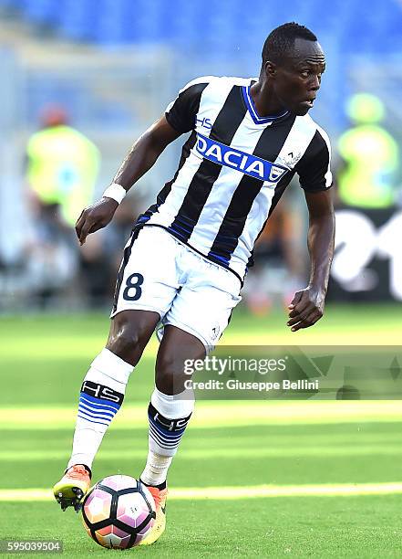 Emmanuel Badu of Udinese Calcio in action during the Serie A match between AS Roma and Udinese Calcio at Olimpico Stadium on August 20, 2016 in Rome,...