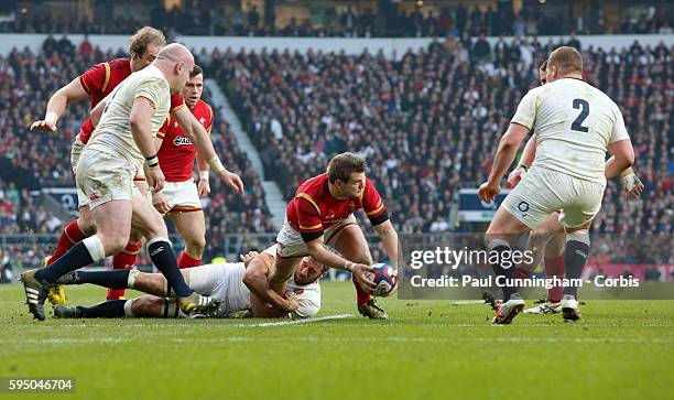 Chris Robshaw gets a grip on Sam Warburton during the RBS 6 Nations match between England v Wales at Twickenham Stadium. London, England. 12 March...