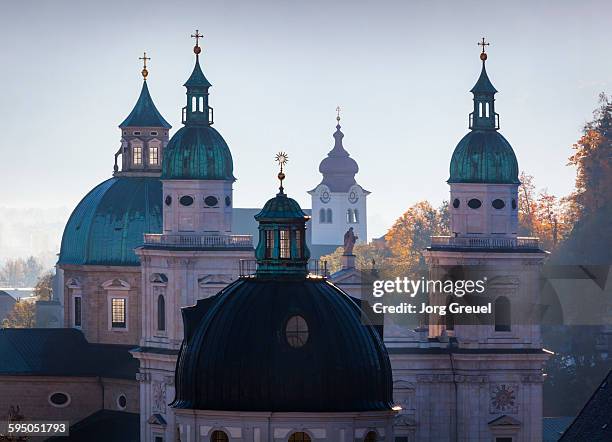 salzburg at sunrise - catedral de salzburgo imagens e fotografias de stock