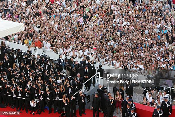 Crowd at the premiere of "Ocean's 13" during the 60th Cannes Film Festival.