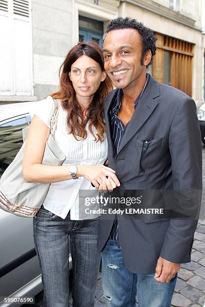 Host Manu Katche and his wife Laurence at the press conference for TV channel "E! Entertainment."