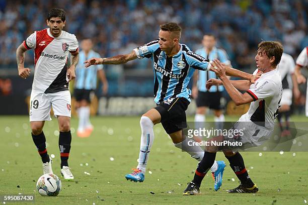 Luan and Gabriel Heintze in the match between Gremio and Newell's, for the week 3 of the group 6 of the Copa Libertadores, played at the Arena do...