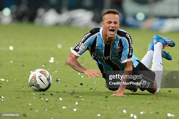 Luan in the match between Gremio and Newell's, for the week 3 of the group 6 of the Copa Libertadores, played at the Arena do Gremio, March 13, 2014....