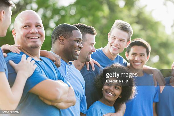 multi-ethnischen eine gruppe von männer und söhne im blauen hemden - father and children volunteering stock-fotos und bilder