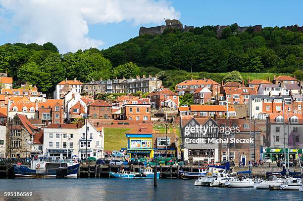 above the city - scarborough reino unido fotografías e imágenes de stock