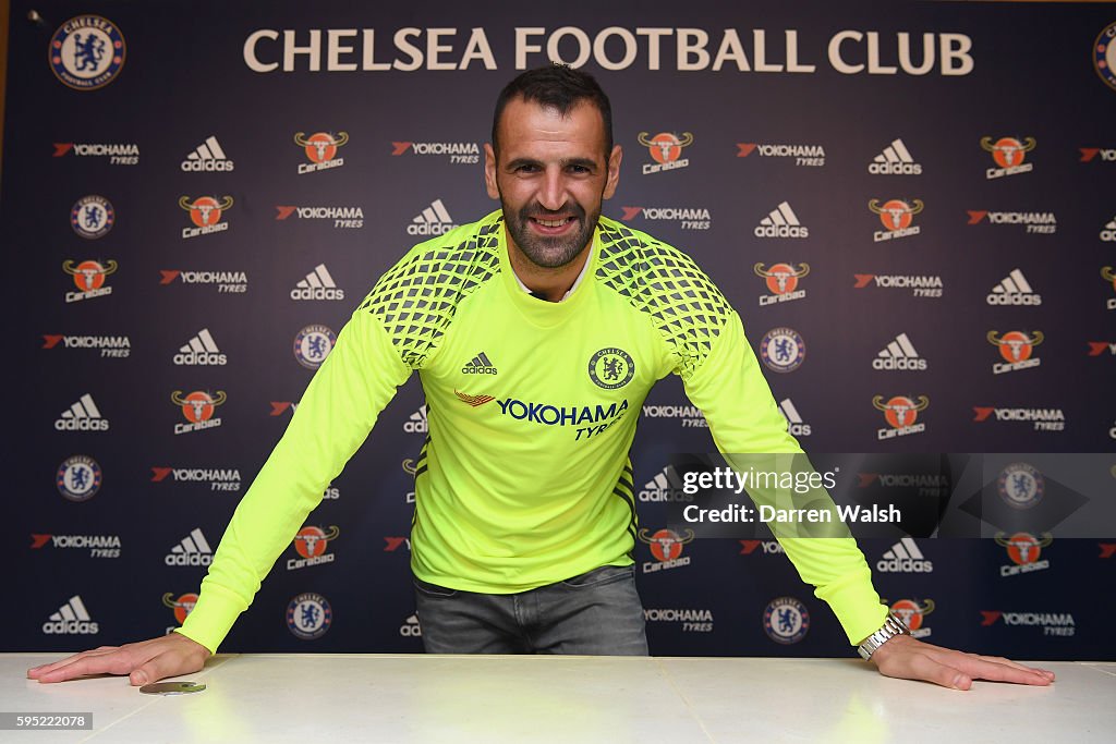 Chelsea Unveil New Signing Eduardo