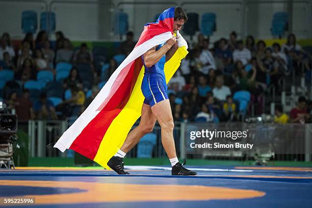 Soslan Ramonov Freestyle 58 Kilogram Photos and Premium High Res Pictures - Getty Images