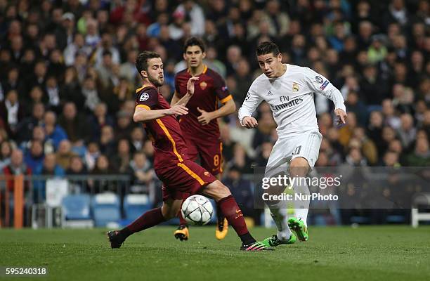 Roma's Bosnian midfielder Miralem Pjanic in action during the UEFA Champions League Round of 16 Second Leg match between Real Madrid CF and AS Roma...