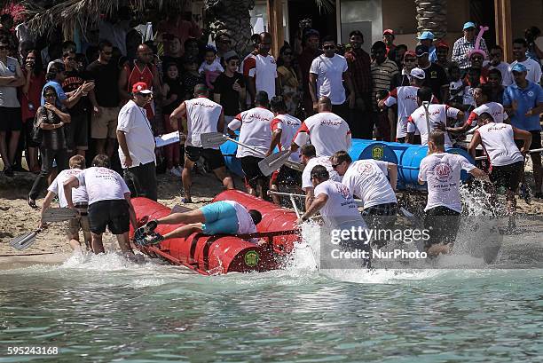 Poor Raft 907 Sitra Bahrain Stock Photos, High-Res Pictures, and Images - Getty ...