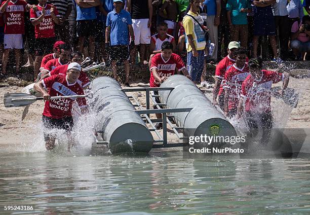 Poor Raft 907 Sitra Bahrain Stock Photos, High-Res Pictures, and Images - Getty ...