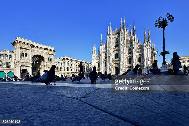 milan piazza del duomo, milan, italy - catedral de milán fotografías e imágenes de stock
