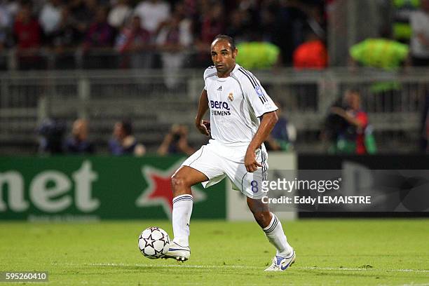 Emerson during the first round match of the 2006-2007 Champions League between Olympique Lyonnais and Real Madrid.