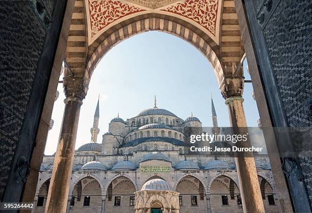 sultan ahmed mosque (the blue mosque), istanbul, turkey - blue mosque stock-fotos und bilder