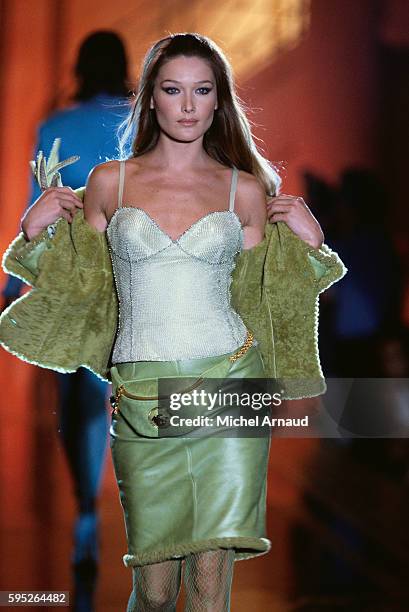 Carla Bruni Modeling Versace Outfit