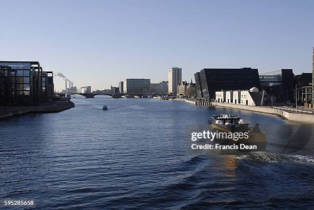 Extream islamtest org.Hizbut Thahirir holding extream meeting holding in danish culture place royal bibrary Black Diamon in Queen Hall ,danish...