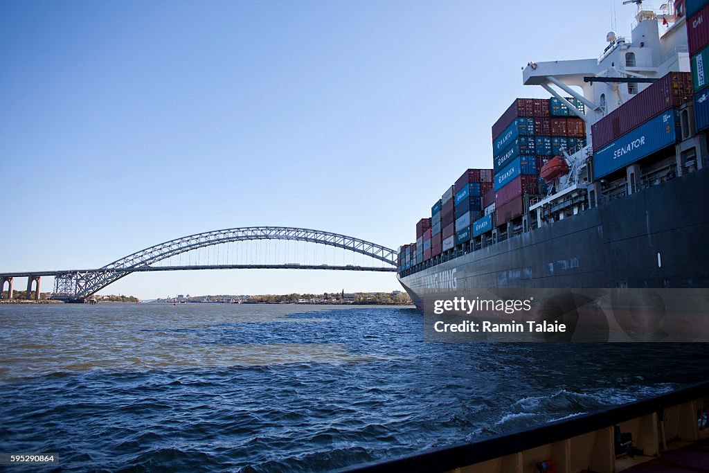 USA - Business - Tugboats and Shipping in New York Harbor