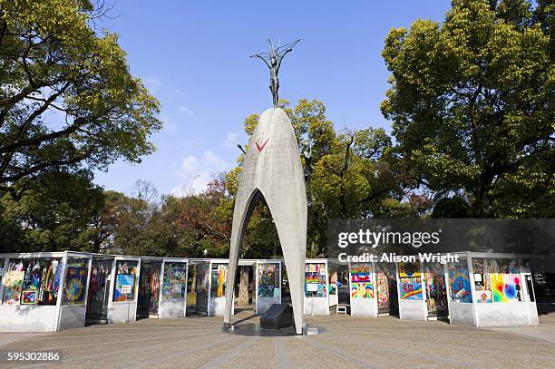hiroshima peace memorial park - hiroshima peace memorial park stock pictures, royalty-free photos & images