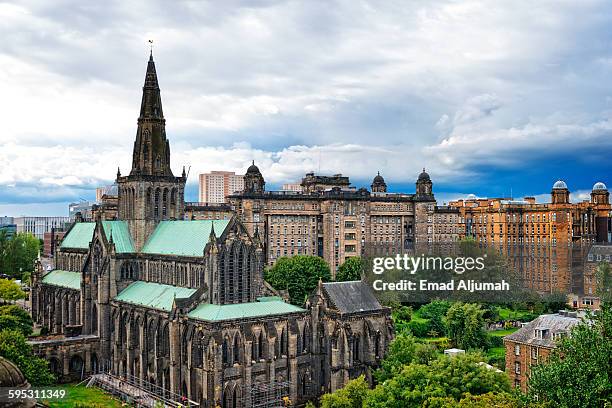 glasgow cathedral, glasgow, scotland - glasgow schotland stockfoto's en -beelden