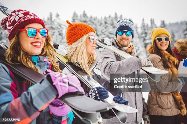 ready for this mountain peak - friends skiing stock pictures, royalty-free photos & images