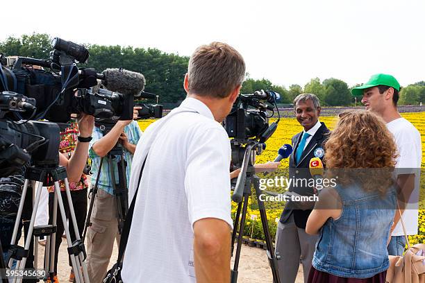 guinness world records representative gives interview - worlds largest shooting fair stock pictures, royalty-free photos & images