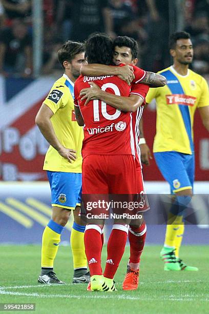 Olympiaco's Argentinian midfielder Chori Dominguez celebrates after scoring a goal with Olympiaco's Portuguese midfielder Andre Martins during UEFA...
