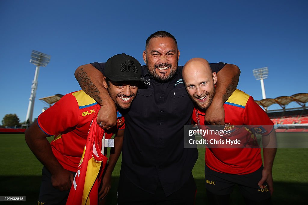 Gold Coast Suns Meet With Mark Hunt