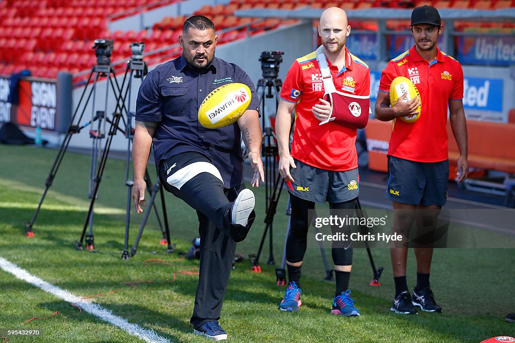 Gold Coast Suns Meet With Mark Hunt