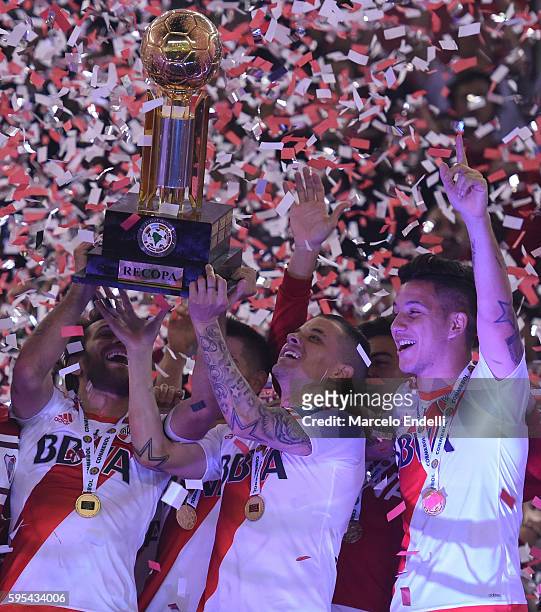 Leonardo Ponzio and Andres D'Alessandro of River Plate lift the trophy after winning the Recopa Sudamericana 2016 during a second leg match between...