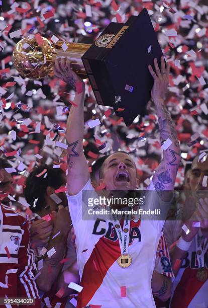 Andres D'Alessandro of River Plate lifts trophy after winning the Recopa Sudamericana 2016 during a secrates with ond leg match between River Plate...