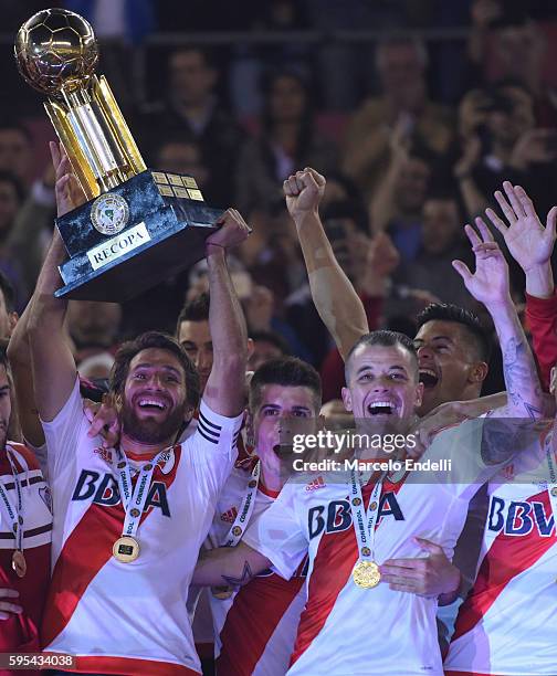 Leonardo Ponzio and Andres D'Alessandro of River Plate lift the trophy after winning the Recopa Sudamericana 2016 during a second leg match between...
