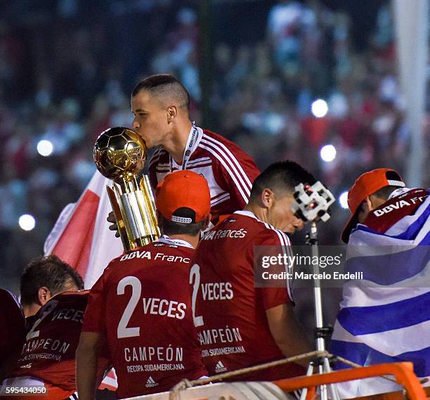 Andres D'Alessandro of River Plate kisses the trophy after winning the Recopa Sudamericana 2016 during a second leg match between River Plate and...