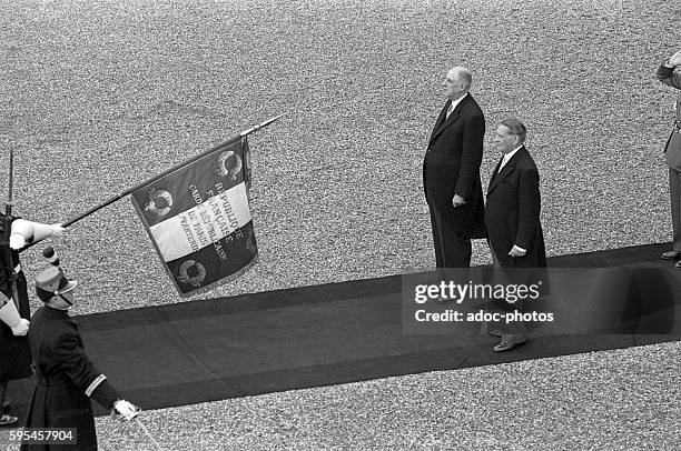 The handover of power between René Coty and the General de Gaulle in Paris . On January 8, 1959.