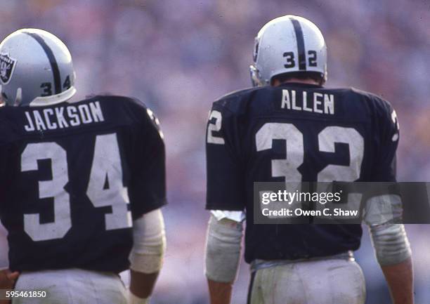 Bo Jackson and Marcus Allen of the Los Angeles Raiders circa 1987 at the Coliseum in Los Angeles, California