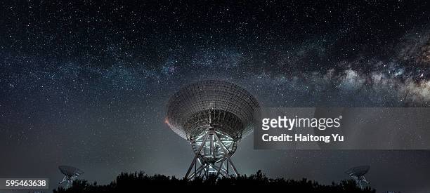 radio telescope at night - radio waves stock pictures, royalty-free photos & images