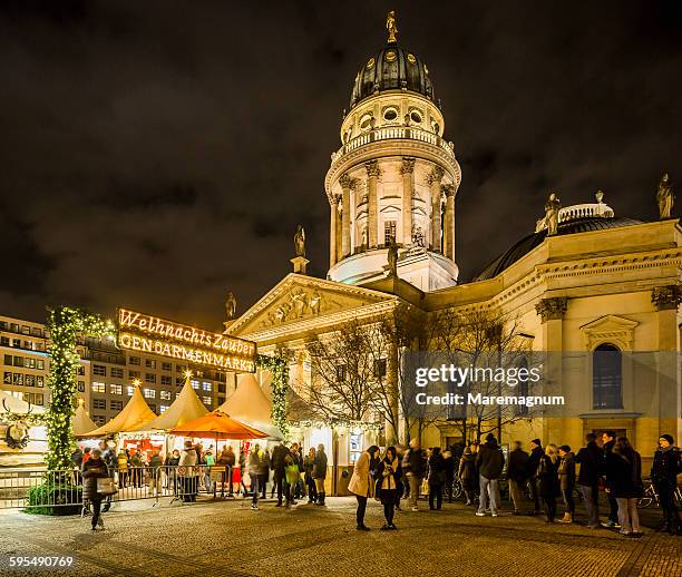 weihnachtszauber at the gendarmenmarkt - neue kirche - fotografias e filmes do acervo