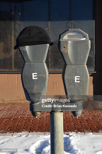 winter meter - grande prairie alberta photos et images de collection