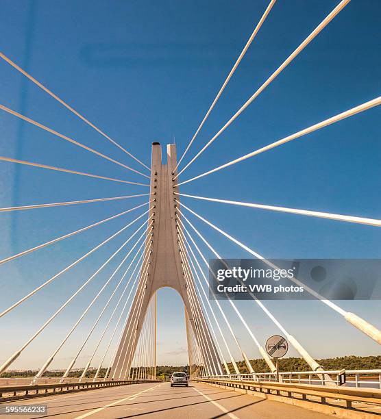 motorway suspension bridge, algarve, portugal - lagos skyline 個照片及圖片檔