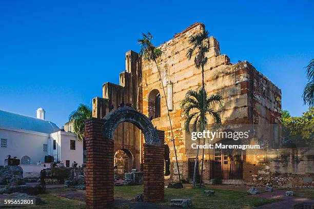 the ruins of the hospitale de san nicolas de bari - santo domingo dominikanische republik stock-fotos und bilder