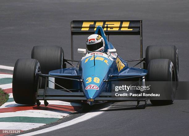 Christian Danner of Germany drives the Rial Racing Rial ARC2 Ford Cosworth DFR V8 during the Mexican Grand Prix on 28 May 1989 at the Autodromo...